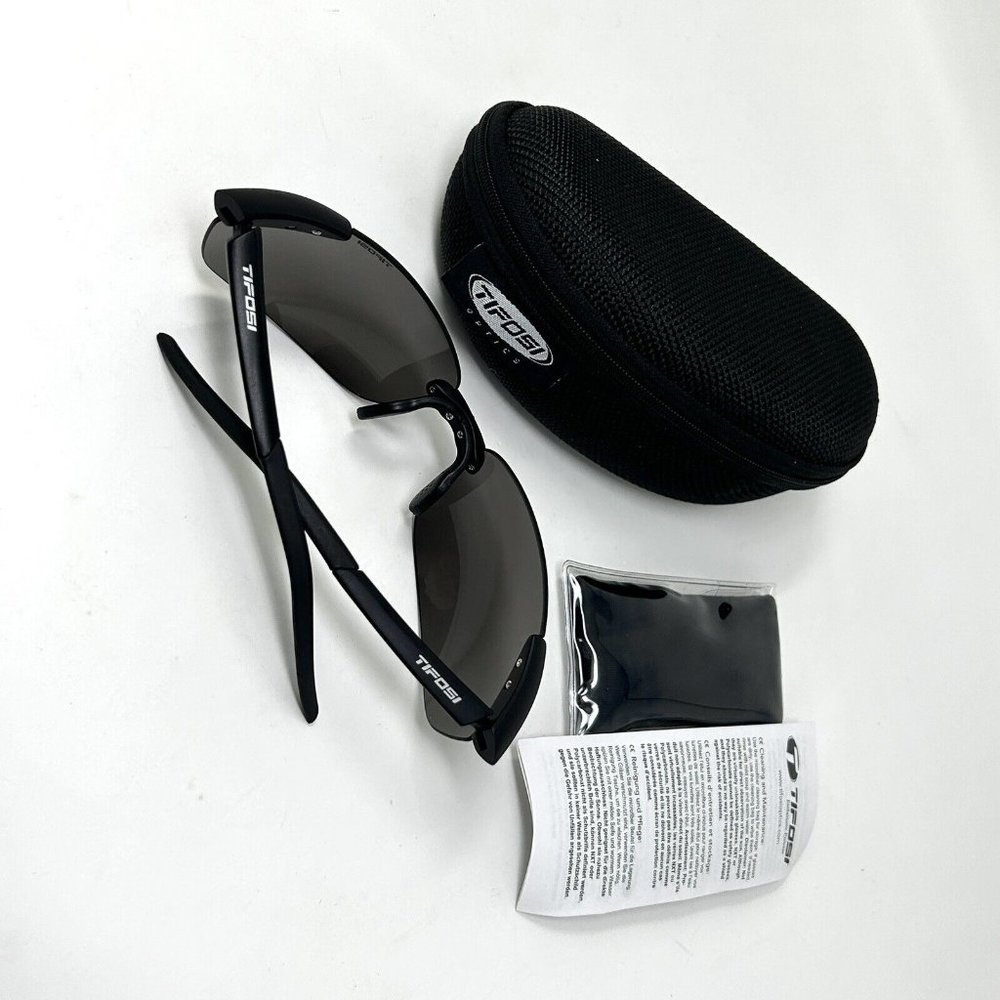 Tifosi Optics Black Cycling Sunglasses Scatto FC T-F950 with Case
